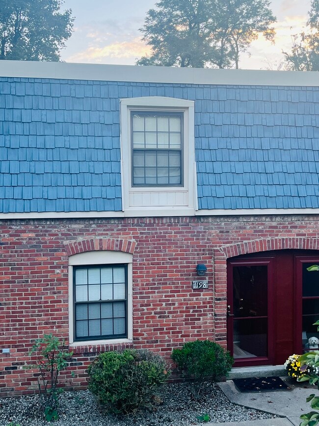 Building Photo - 1198 Pennsbury Blvd