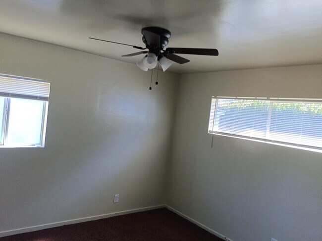 Foto del edificio - 4768 W 130th St