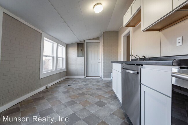 Building Photo - 210 Caledonia St
