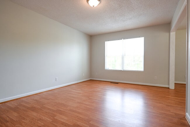 Foto del edificio - $1700 - Renovated 4BR/2BA on 2 Acres