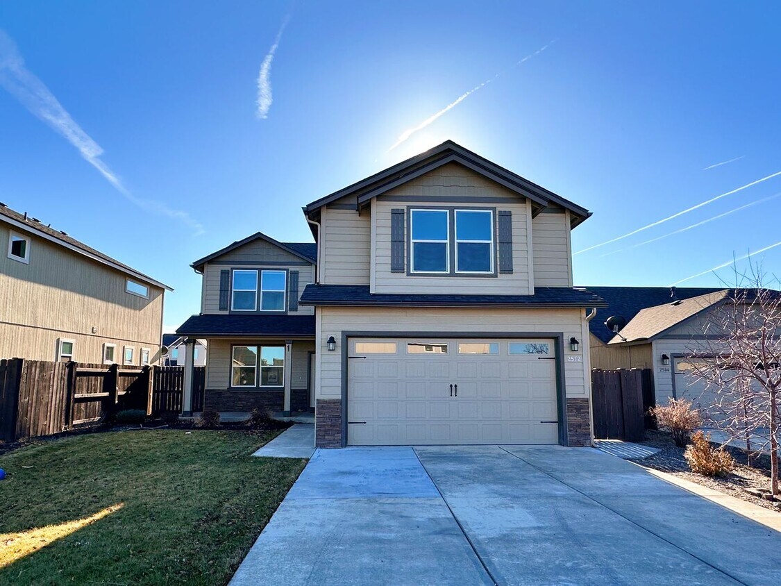 2572 NW Hemlock Way House Rental in Redmond, OR