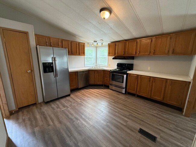 Building Photo - 3 Bedroom 2 Bath House