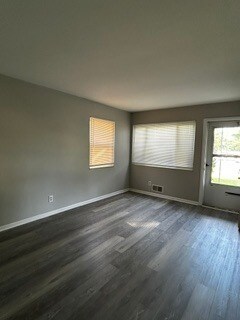 Foto del edificio - Now Leasing 2 Bedroom 1 Bath Townhome W/Finished Basement