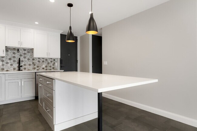 Foto del edificio - Updated One Bedroom in Great Cap Hill Location