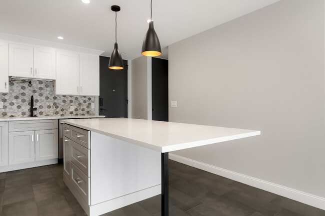 Building Photo - Updated One Bedroom in Great Cap Hill Location