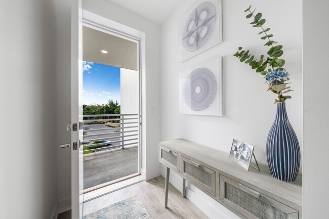 Foto del edificio - 1709 N Tamiami Trail