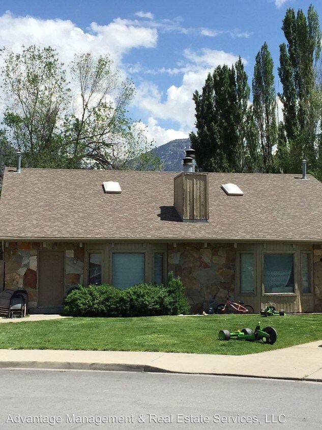 Primary Photo - 622-624 N 1150 W St