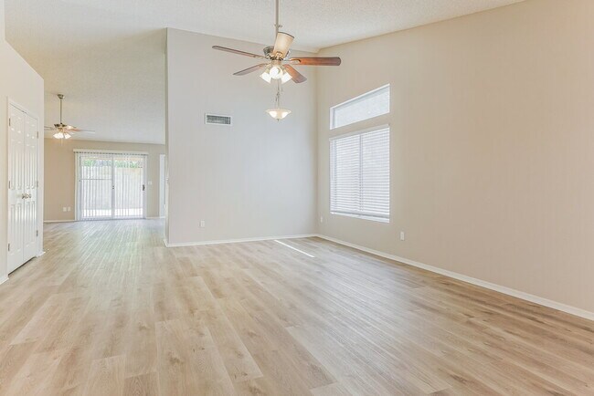 Foto del edificio - 4526 E Towne Ln