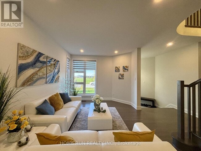 Photo du bâtiment - 561 Honeylocust Ave