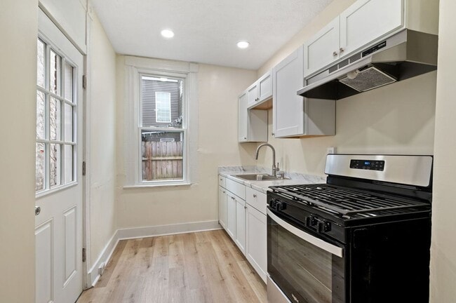Photo - Newly Renovated 2 Bedroom Unit + Bonus Room In The South Side.  Available Immediately. House