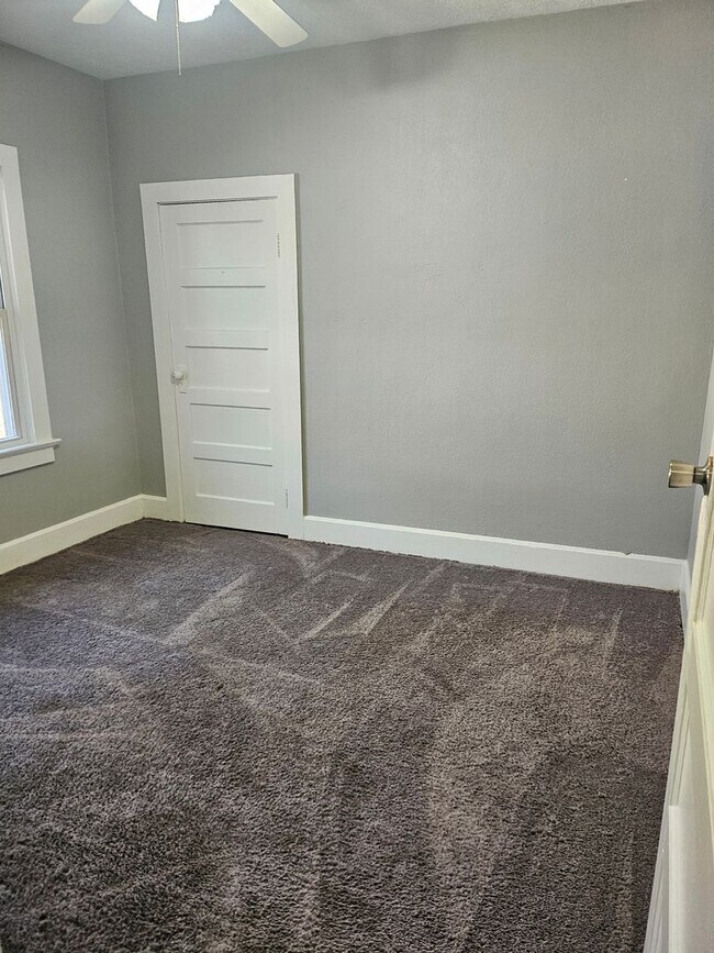 Building Photo - Nice 2b/1Bath