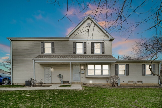 Building Photo - 2301 Knollwood Cir