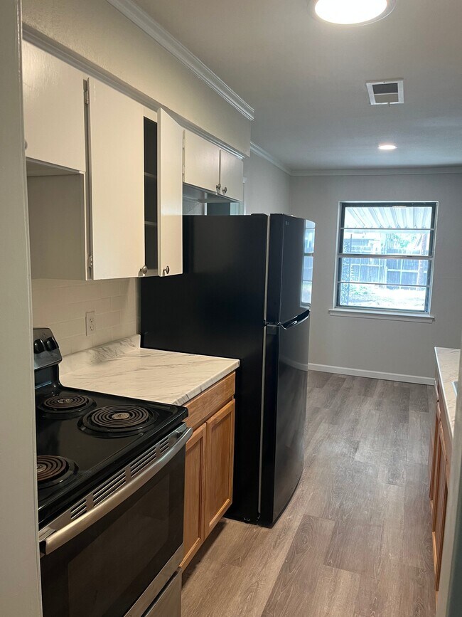 Foto del edificio - 562 W Ferndale Ln