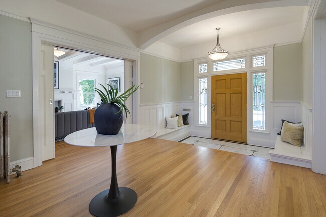 Foto del edificio - 2229 NE Thompson St