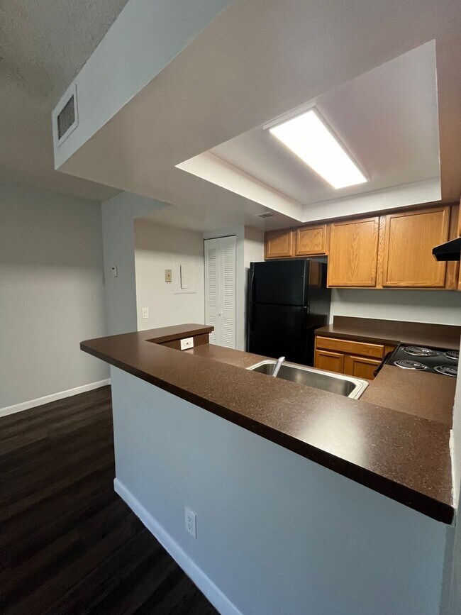 Foto del edificio - MOVE IN SPECIAL ONE BEDROOM ONE BATHROOM N...