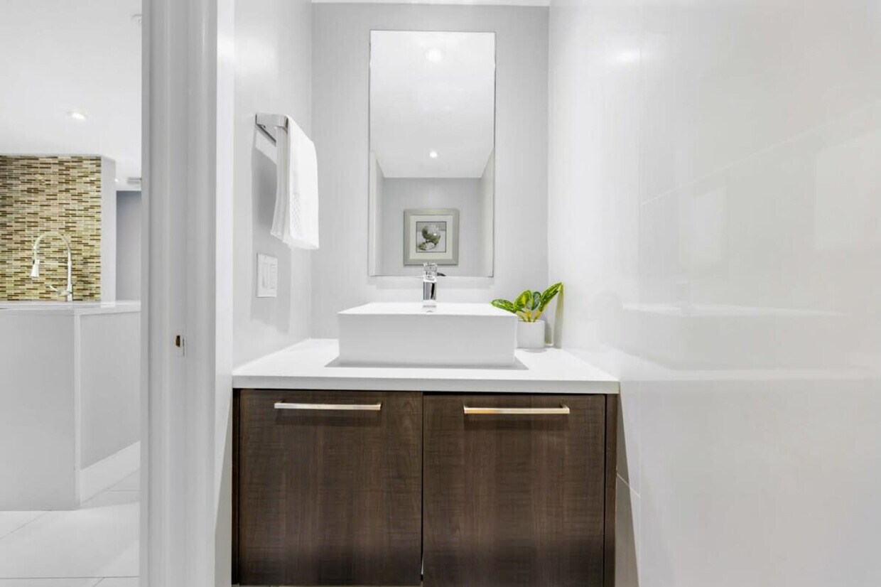 Foto principal - 1717 N Bayshore Dr