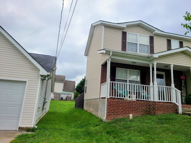 Foto del edificio - 330 Sarna Dr