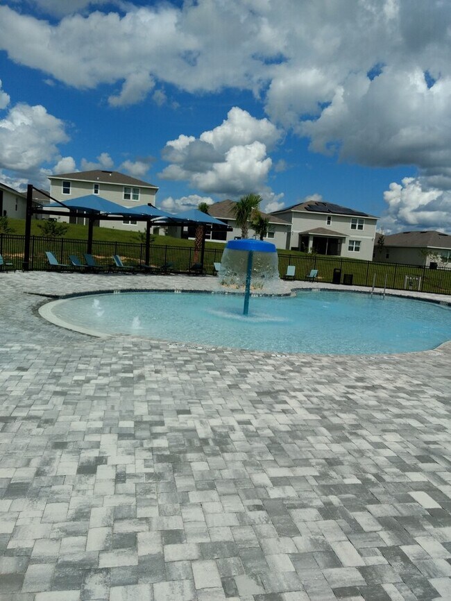 Foto del edificio - MOVE-IN SPECIAL... ONE MONTH FREE!