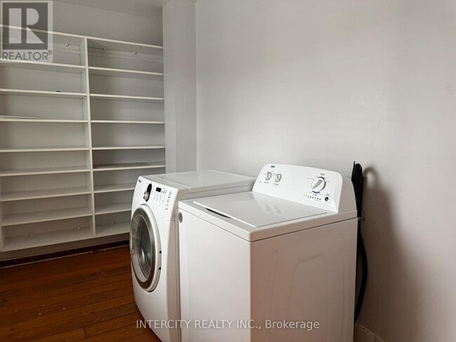 Building Photo - 117 Clarence St