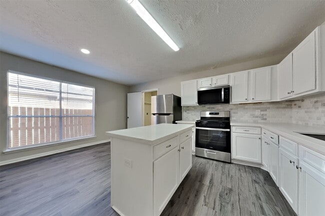 Foto del edificio - 28907 Sedgefield St