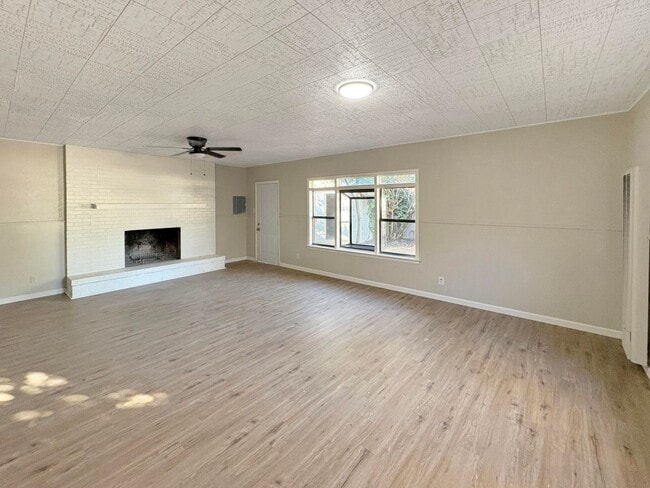 Foto del edificio - 512 E Mesa Dr