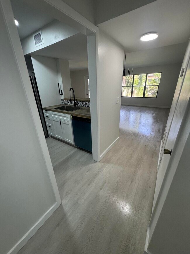 Foto del edificio - 4241 W McNab Rd