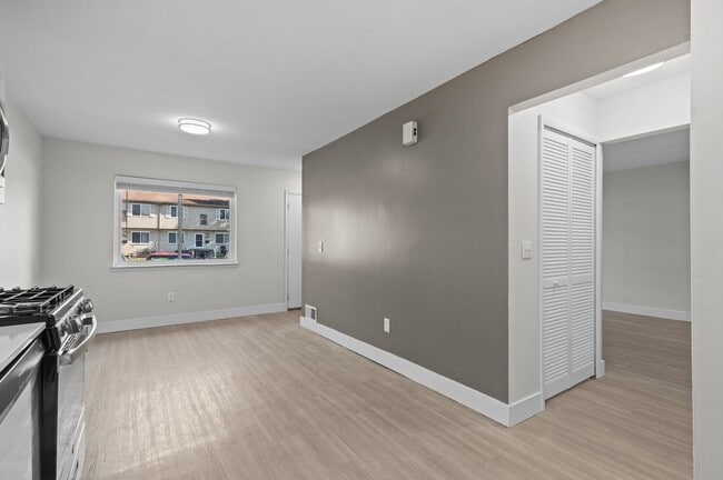 Building Photo - Canton Gardens Apartments - Canton, MI