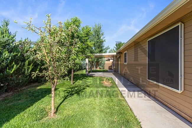 Foto del edificio - 668 Garnet Dr