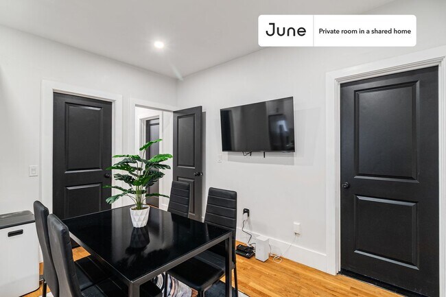 Foto del edificio - Room in Shared 5 bed/2 bath home in Roxbury