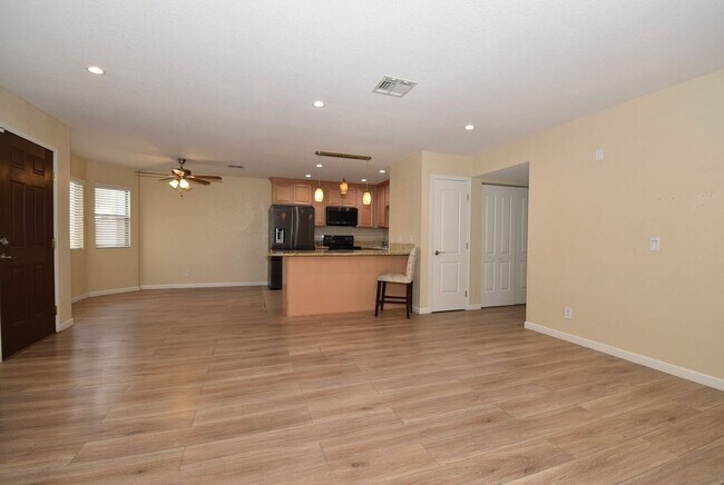 Foto del edificio - Stunning 2-Bedroom Condo 2nd Floor at The Lakes!