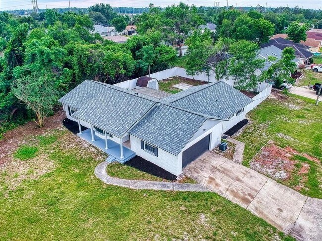 Building Photo - 1836 Plumtree Dr