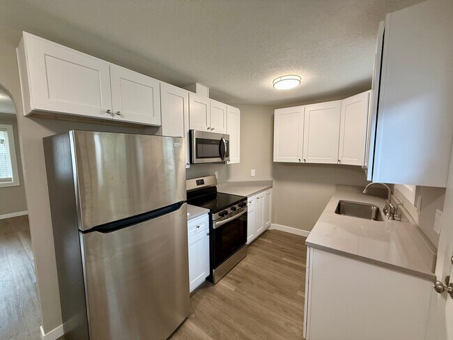 Foto del edificio - 1762 Evergreen Ave NE