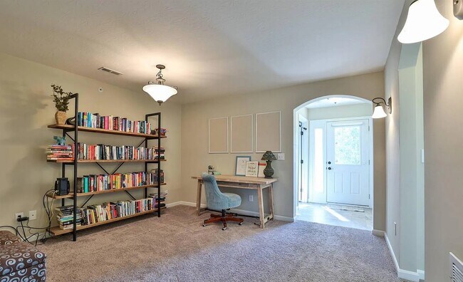 Building Photo - 7947 Oakbridge Way