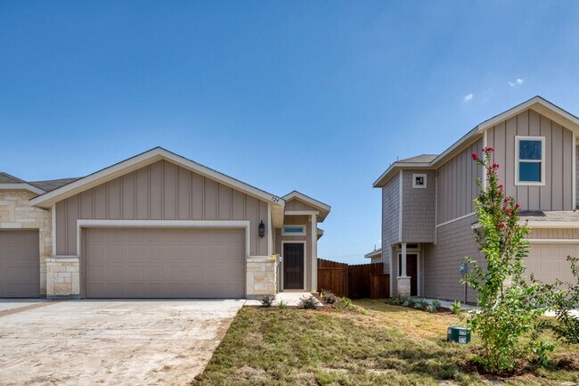 Foto del edificio - GORGEOUS 3 BEDROOM DUPLEX LOCATED IN MIDLO...