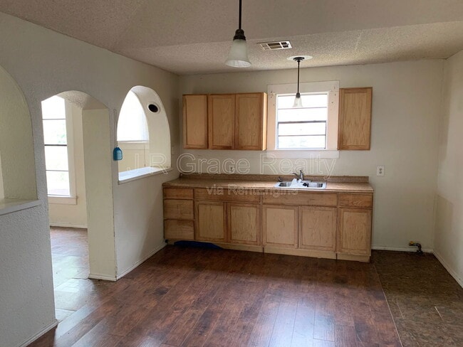 Foto del edificio - 1914 Webster Ave