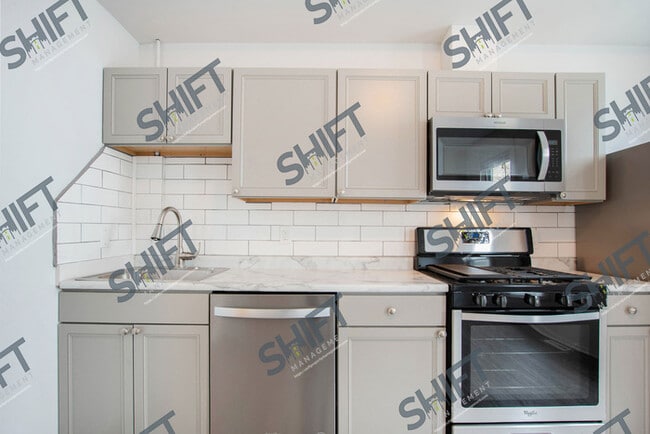 Building Photo - 216 Lexington #1 - Gorgeous 2 bedroom