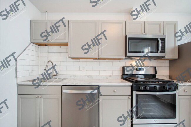 Foto del edificio - 216 Lexington #1 - Gorgeous 2 bedroom