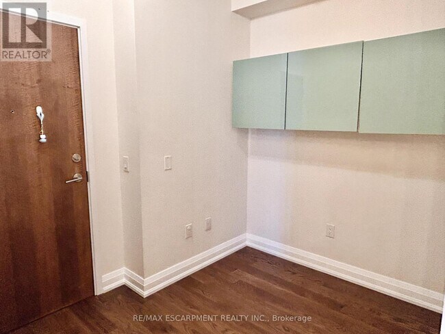 Building Photo - 3975-3975 Grand Park Dr