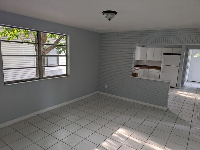 Building Photo - 1316 Holmes Ave