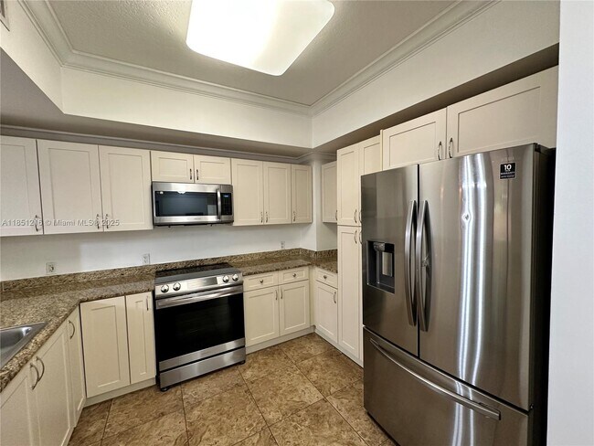 Foto del edificio - 8440 SW 8th St