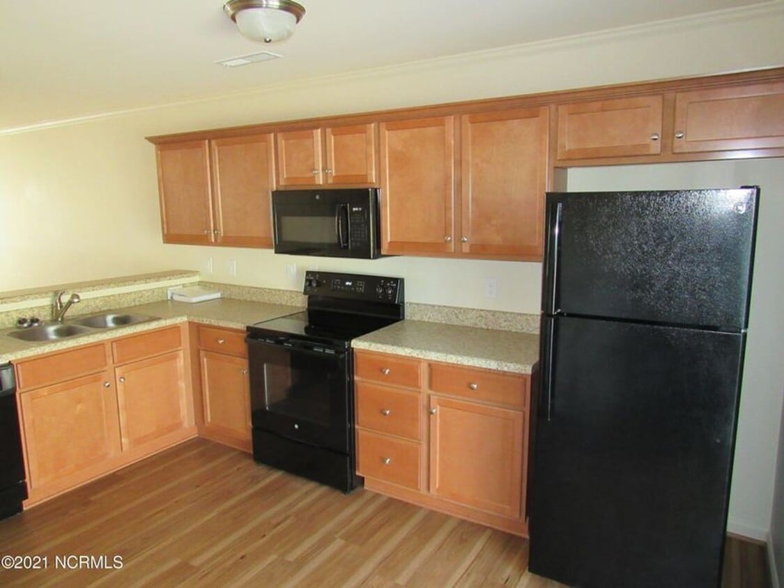 Primary Photo - 2 BR 1.5 BA In Boyington Place