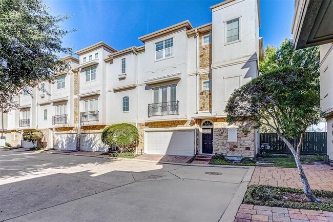 Building Photo - 8802 Lakeshore Bend Dr
