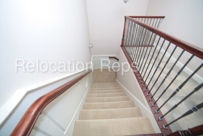 Building Photo - 4927 Utica Ridge Rd