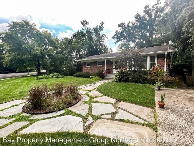 Building Photo - 4 br, 2.5 bath House - 8411 Cottage St