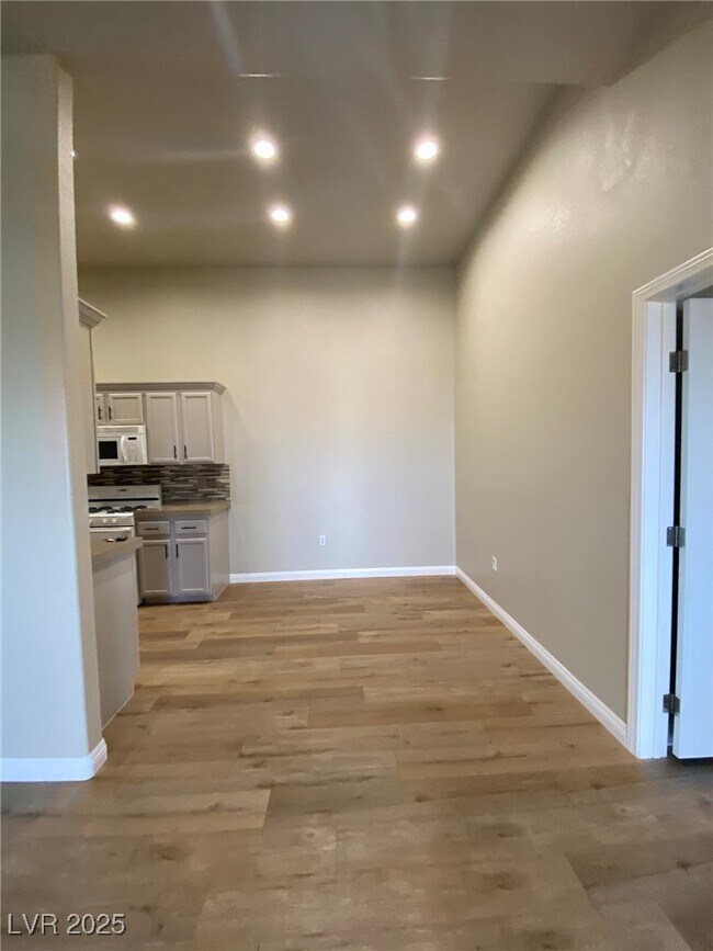 Foto del edificio - 3504 Desert Cliff St