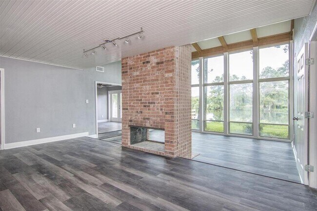 Foto del edificio - 417 Brook Hollow Dr