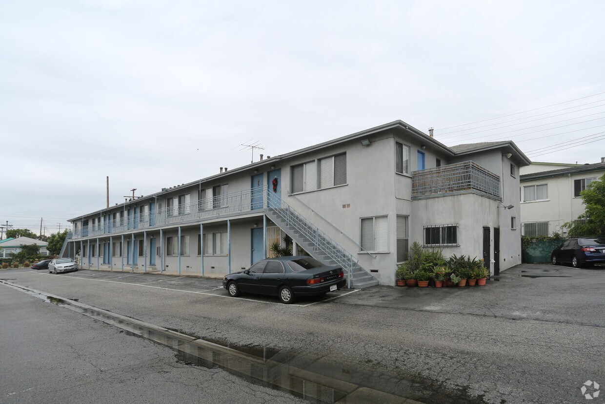 Foto del edificio - 10716 Francis Pl
