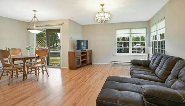 Building Photo - 479 Fairway Ct