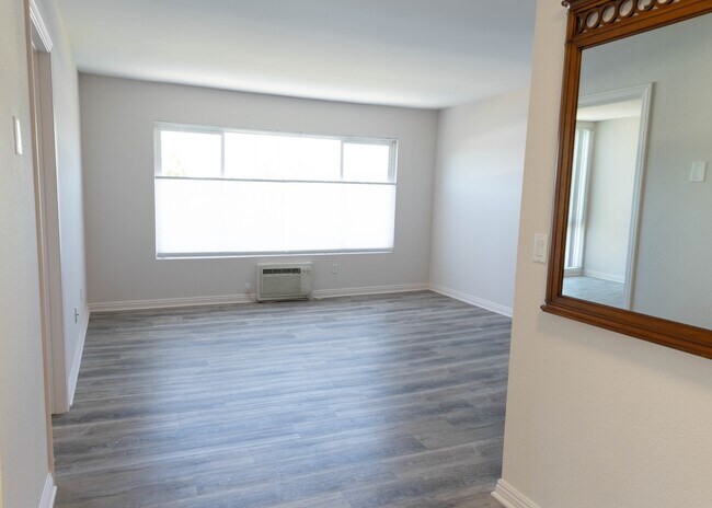 Foto del edificio - 4860 Rolando Ct