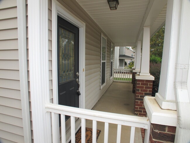 Building Photo - Charming 2 story, 4 bedroom, 2.5 bath home located in the Taylor Glen Subdivision!